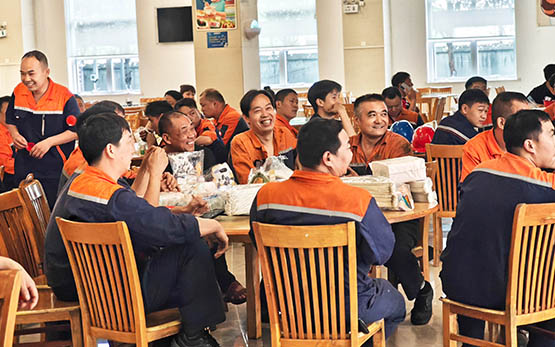 ‘工’赴盛夏 悦享清凉 | 黎明重工情系一线鼓干劲